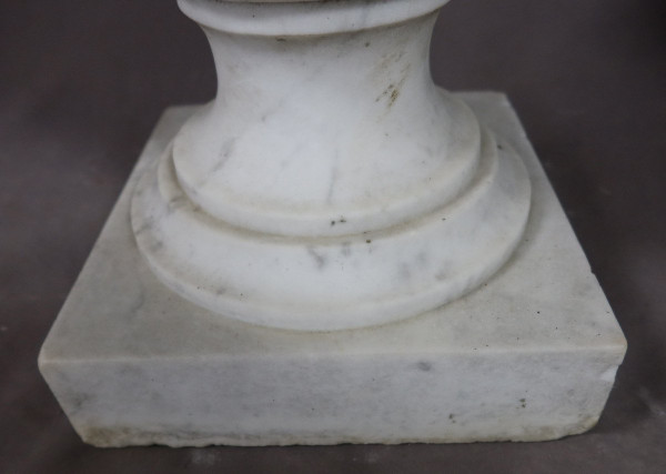 Pair Of Medici Vases In Carrara Marble Nineteenth