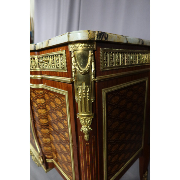 Commode En Marqueterie d'Après Un Modèle De Riesener
