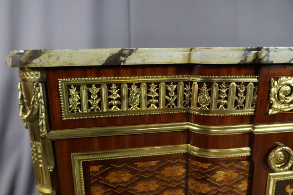 Commode En Marqueterie d'Après Un Modèle De Riesener