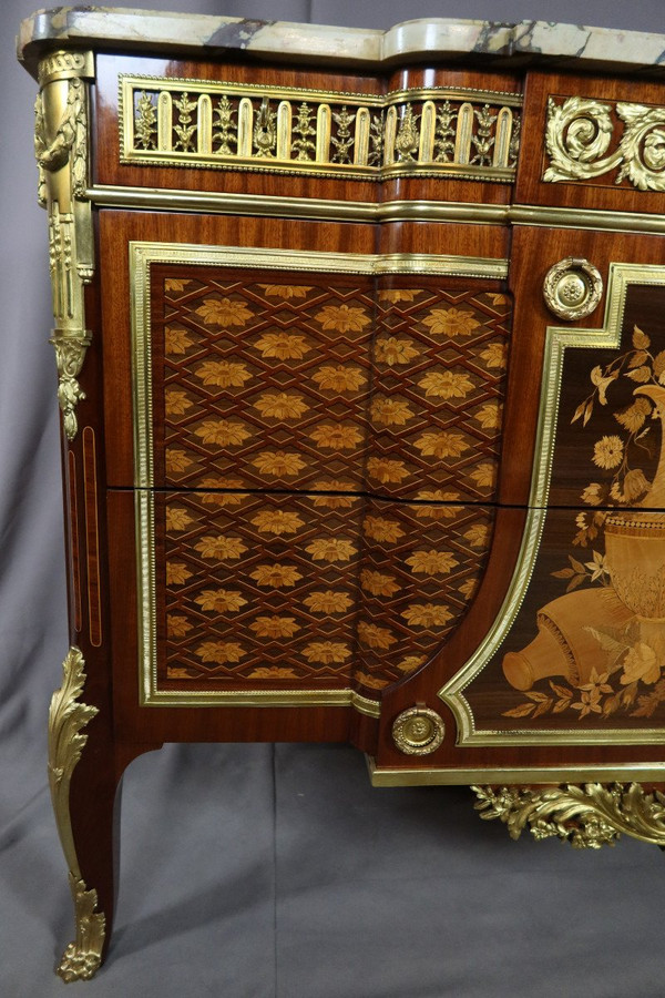 Commode En Marqueterie d'Après Un Modèle De Riesener