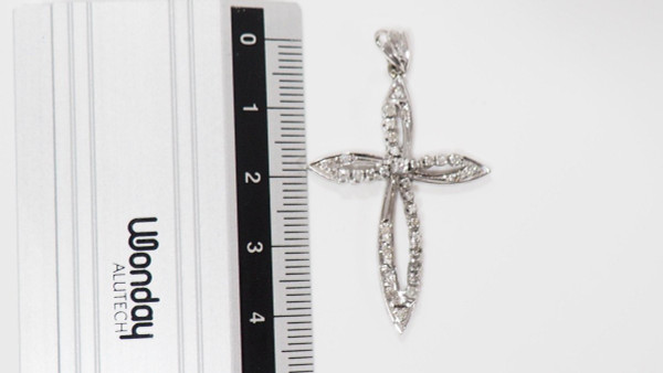 Kreuzanhänger aus Palladium und Diamanten