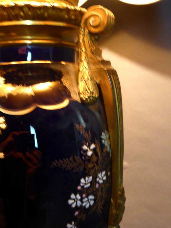 Large 19th century lamp and its gilded bronze frame