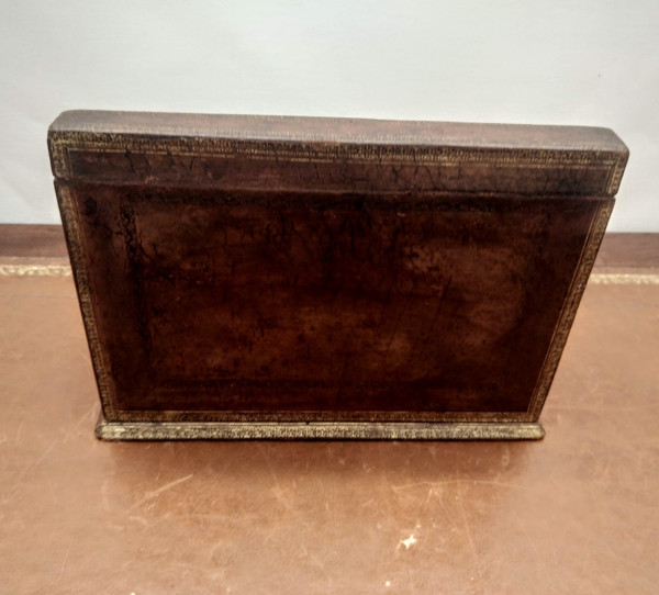 Coffret classeur, porte lettres.