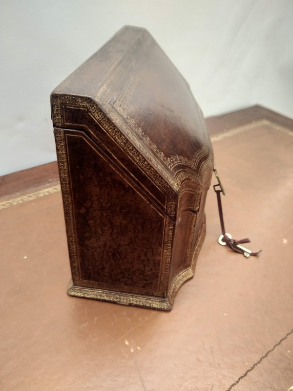 Coffret classeur, porte lettres.