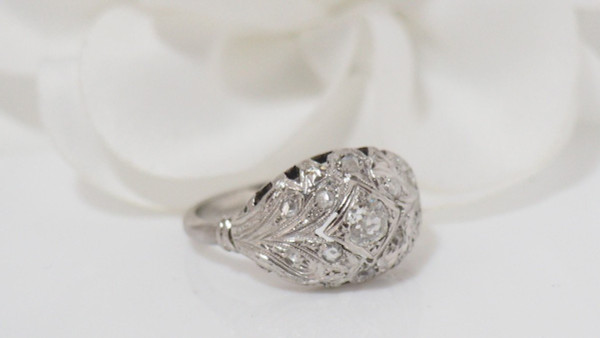 Bague Dôme En Or Blanc Et Platine, Sertie De Diamants