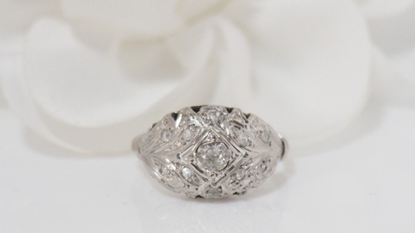 Bague Dôme En Or Blanc Et Platine, Sertie De Diamants