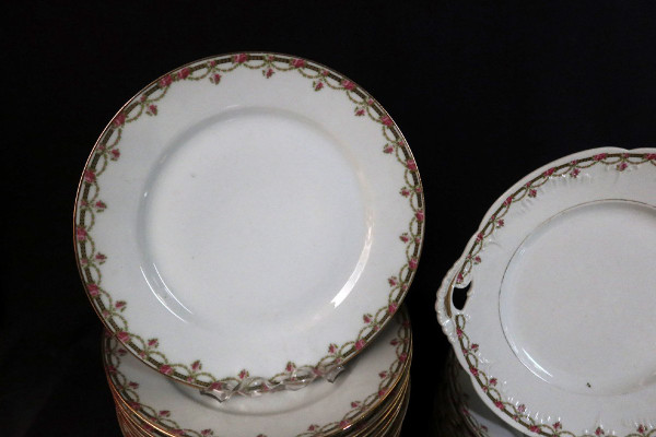 Porcelain dinner service
