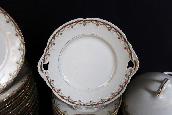 Porcelain dinner service