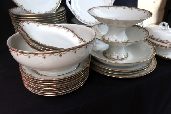 Porcelain dinner service