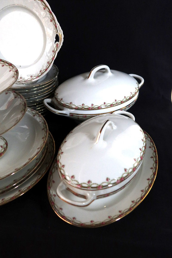 Porcelain dinner service