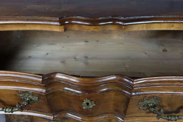 Commode Mazarine En Noyer XVIIIème siècle