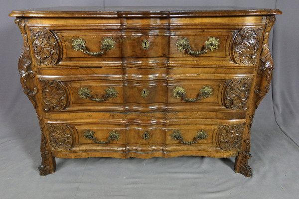 Commode Mazarine En Noyer XVIIIème siècle