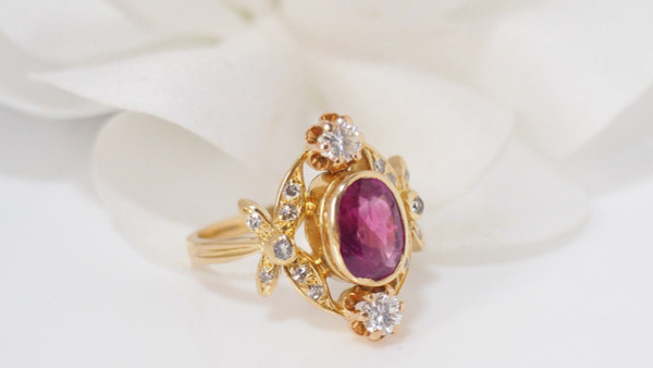 Bague Marquise  En Or Jaune, Rubis Et Diamants