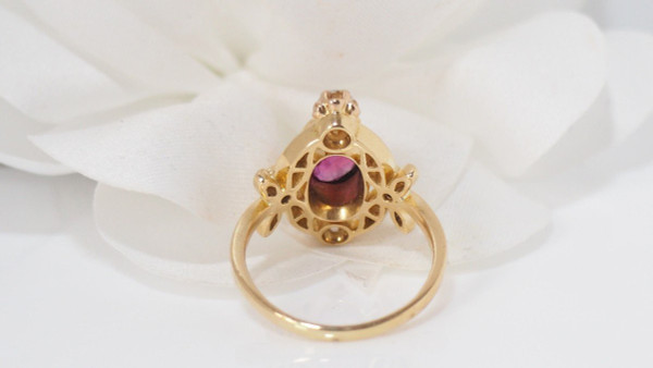 Bague Marquise  En Or Jaune, Rubis Et Diamants