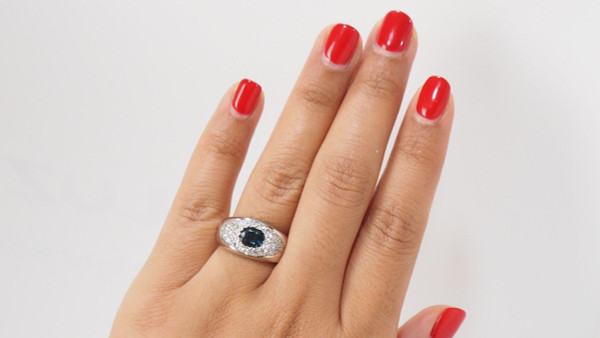 Anello A Fascia In Oro Bianco, Zaffiro Ovale E Diamanti