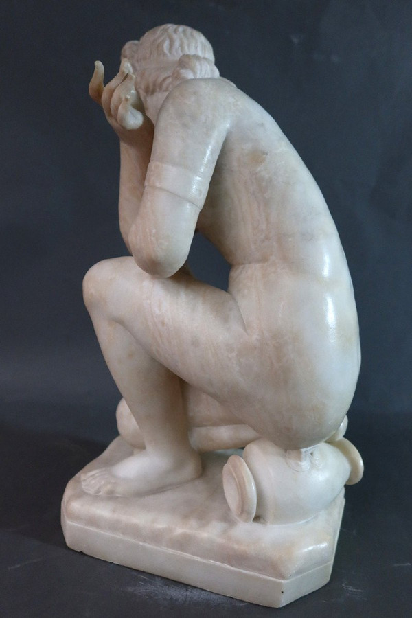Scultura in alabastro "Venere accovacciata" secondo l'antico