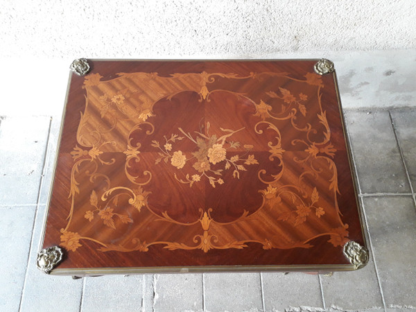 Table à jeux en marqueterie décor fleurs début 20ème
