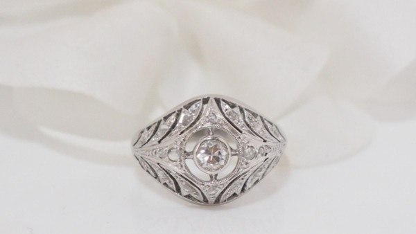 Anello Cupola In Oro Bianco E Platino Incastonato Con Rose