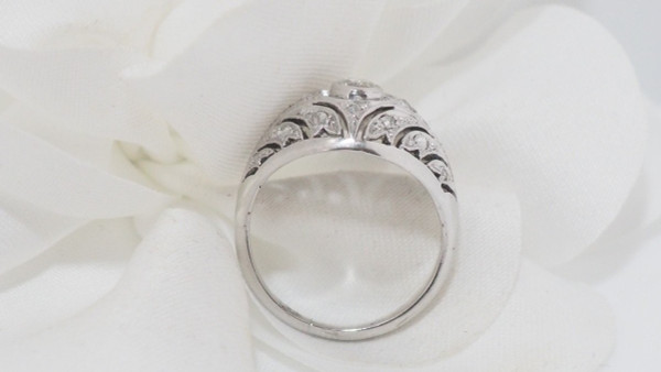 Anello Cupola In Oro Bianco E Platino Incastonato Con Rose