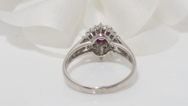 Anello in platino con rubini e diamanti certificati