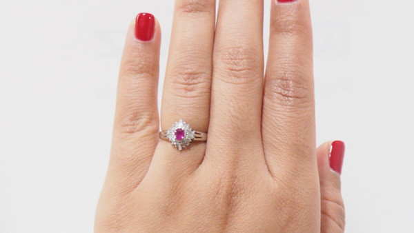 Anello in platino con rubini e diamanti certificati