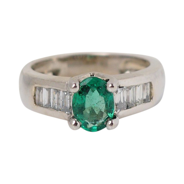 Anello In Oro Bianco, Smeraldo Ovale E Diamanti