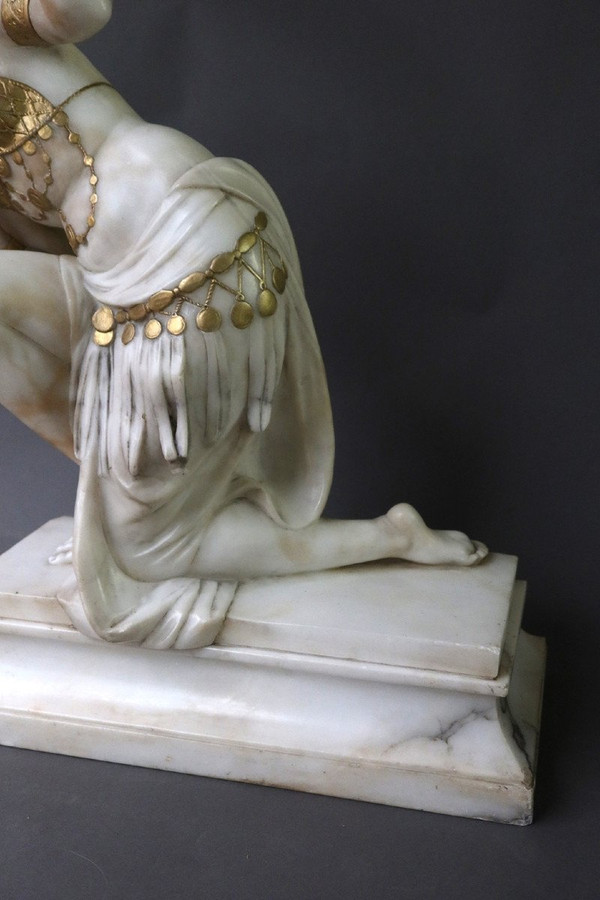 Sculpture en albâtre d'une danseuse orientale, signature JB Laroche