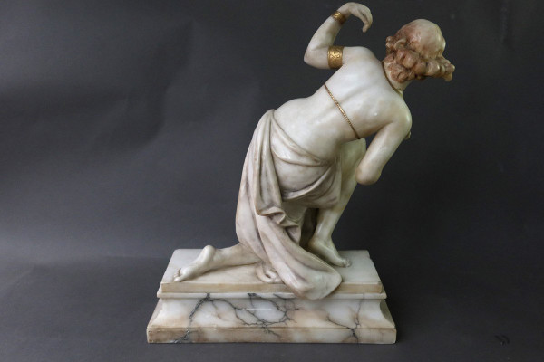 Sculpture en albâtre d'une danseuse orientale, signature JB Laroche