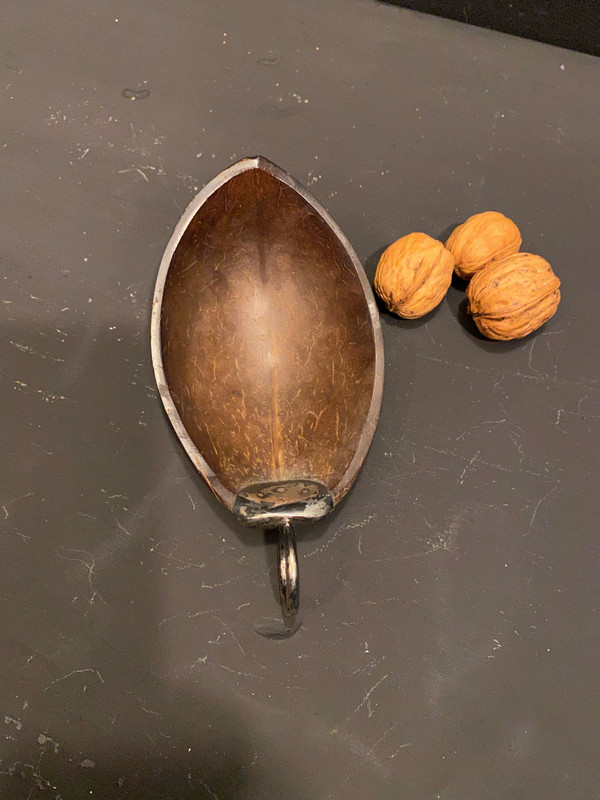 Coupe à boire en noix de coco sculptée