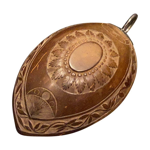 Coupe à boire en noix de coco sculptée