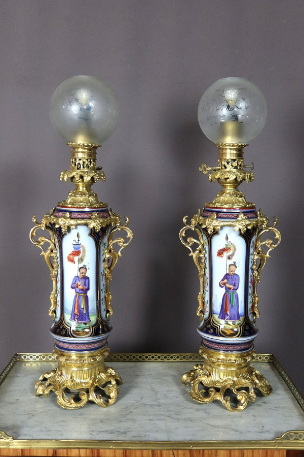 Paire De Lampes En Porcelaine de Bayeux  Et Bronze Doré XIXe siècle