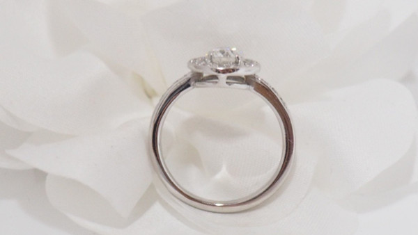 Anello in oro bianco e diamanti