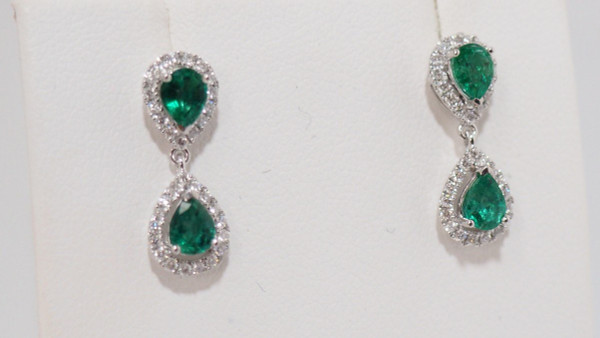 Paire De Pendants d'Oreille En Or Blanc, Emeraudes Et Diamants