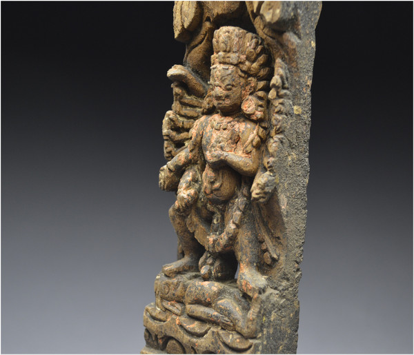 Népal, XVIème - XVIIème siècle, Petit élément d'architecture en bois représentant le dieu Shiva