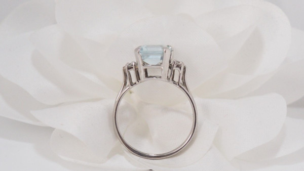Anello bianco, acquamarina e diamanti