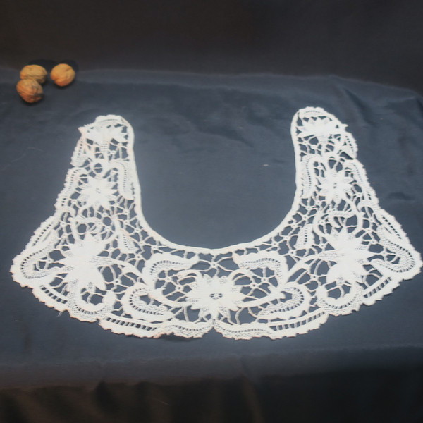 lace collars