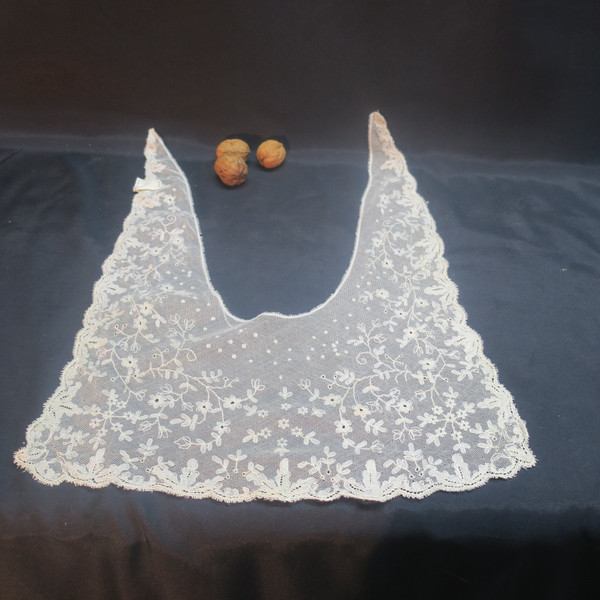 lace collars