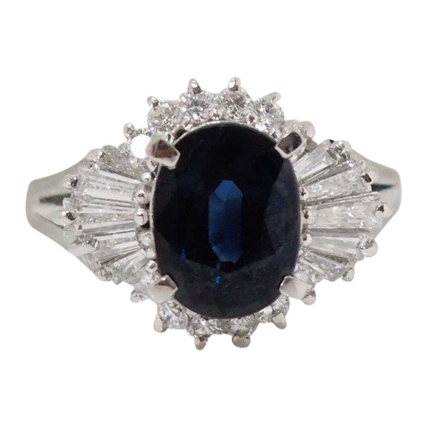 Bague En Platine, Saphir Ovale Trapèzes Et Diamants