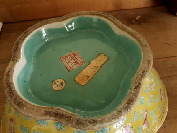 Large 19th c Chinese high-footed 5-lobed bowl, Tongzhi period