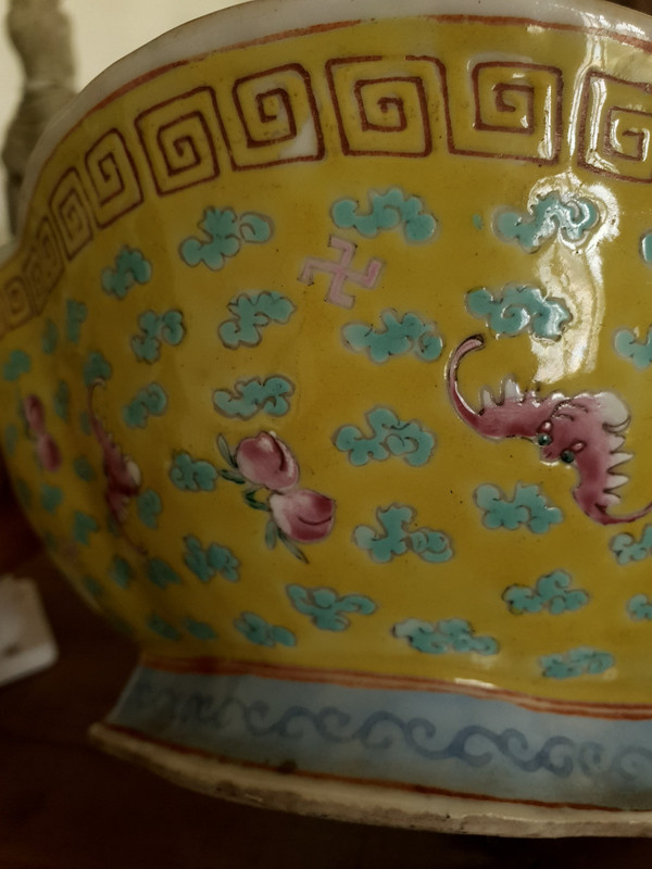 Large 19th c Chinese high-footed 5-lobed bowl, Tongzhi period