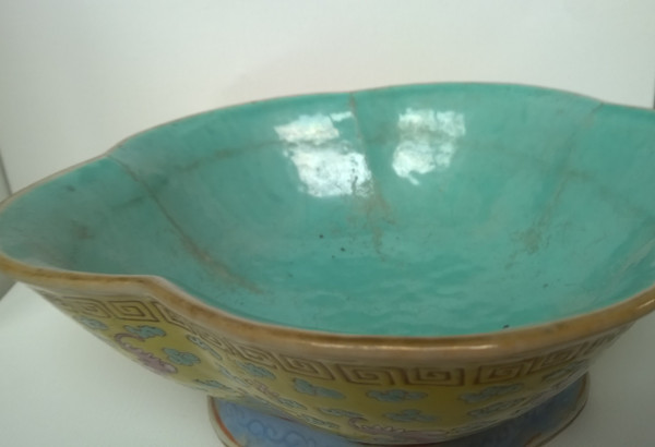 Large 19th c Chinese high-footed 5-lobed bowl, Tongzhi period