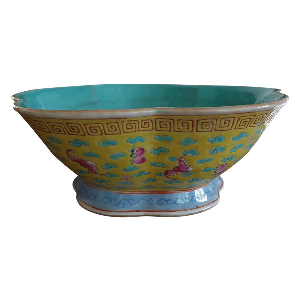 Large 19th c Chinese high-footed 5-lobed bowl, Tongzhi period