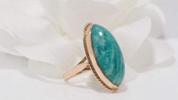 Vintage-Ring aus Gelbgold und Amazonitstein
