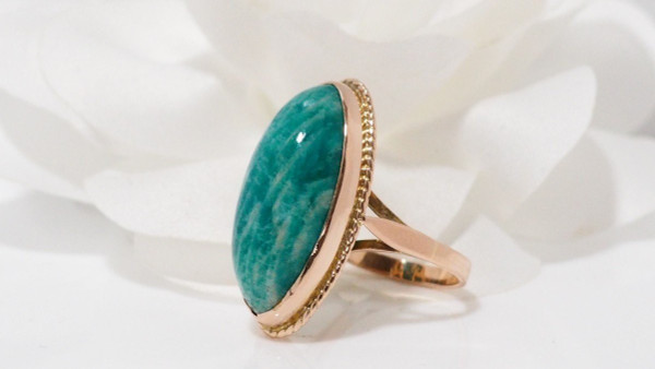 Vintage-Ring aus Gelbgold und Amazonitstein