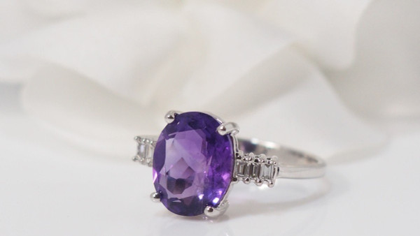 Ring In White Gold, Amethyst And Diamonds