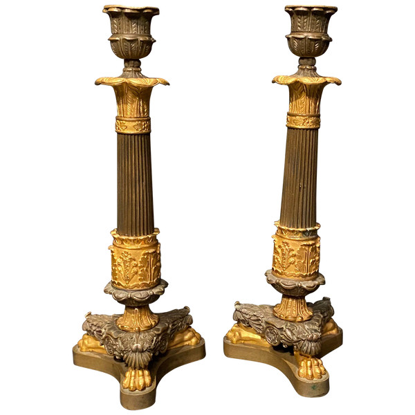 coppia di candelieri in bronzo con due patine