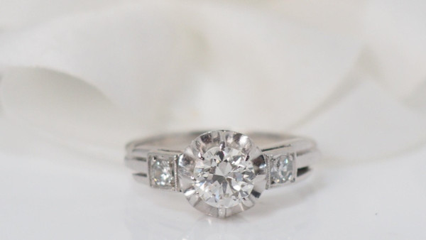 Anello Solitario In Platino E Diamanti