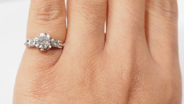 Anello Solitario In Platino E Diamanti