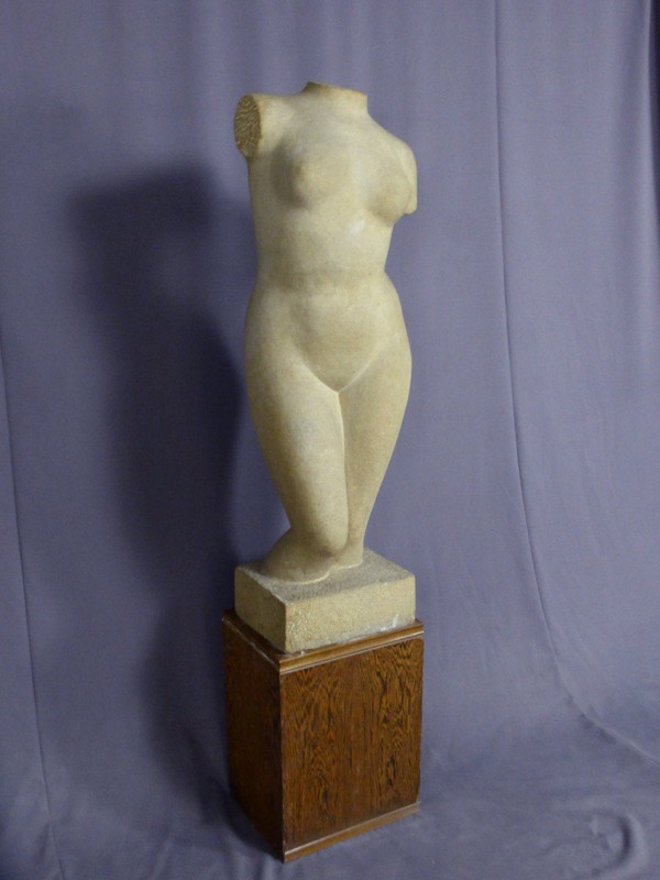 Scultura in pietra firmata Tajana André