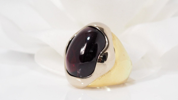 Anello a due orsetti con ametista cabochon